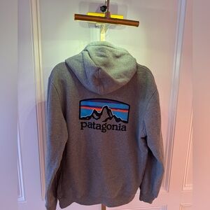Patagonia Hoodie Men's Size Medium Gray Logo Back Warm Kangaroo Sweatshirt